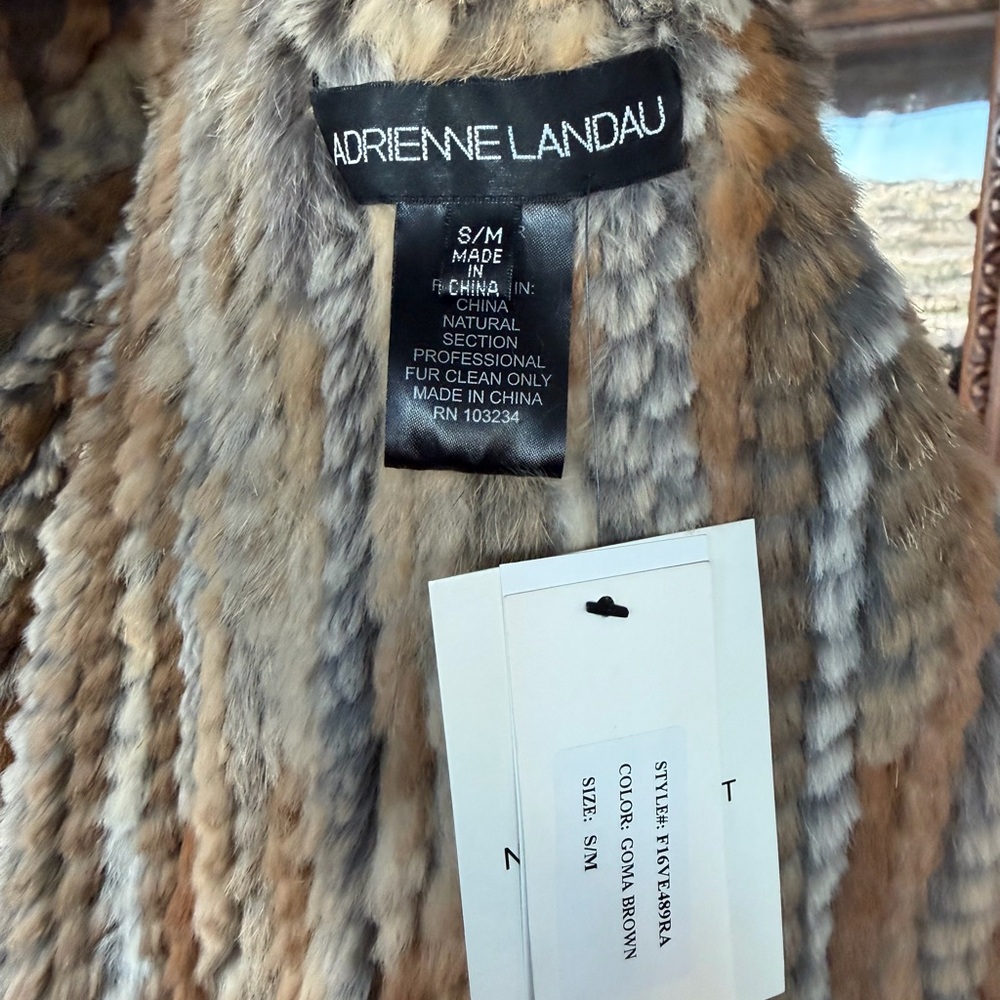 Luxurious Rabbit Fur vest. - Picture 4 of 9